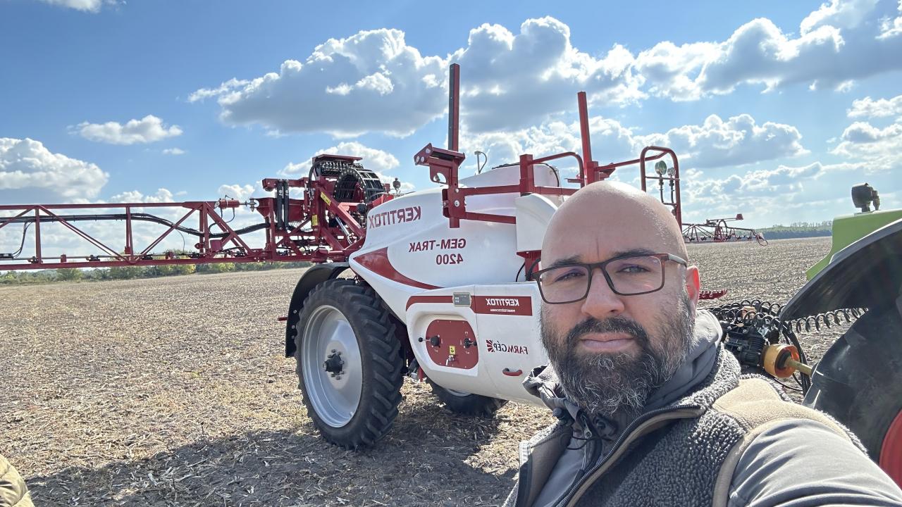 Újabb sikeres átadás, munkába állt a Kertitox Gem Trak 4200-24  permetező